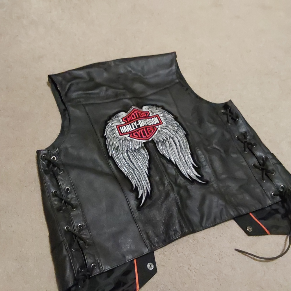 Harley Davidson Emblem  Adjustable Side Leather Straps.  embroidered Design 'XL